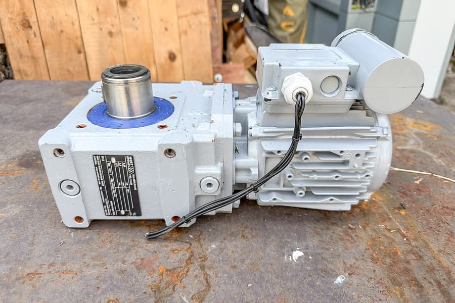 Getriebemotor und Pumpe Watt